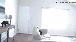فتاة تتجسس على زب