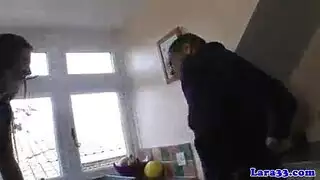 فوضى جنس صعب: فتاة أكبر تأخذ القضيب بعمق في مهبلها