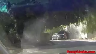 الرجل المسيطر يستولي على فرج العاهرة بضربات عميقة وحشية
