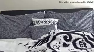 شهوة سرية: الأم وابنها في لقاء إباحي ساخن
