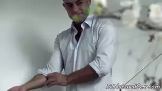 نجمات البورنو الأوروبيات يحبّون الجنس الخشن بوضعية الكلب
