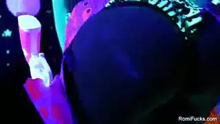ملكات شرجيات مكتنزات تتوسل للحلق العميق والجماع الخشن