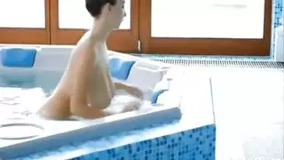 خفقان مُسكَر: ألحان بورنو قاسية للهرة