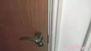 سمراء بعيون زرقاء ساحرة تمص وتمارس الجنس