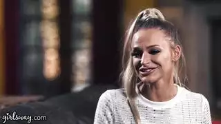 التخيلات الجنسية التي يحققها عشيقها تثيرها بشكل رهيب