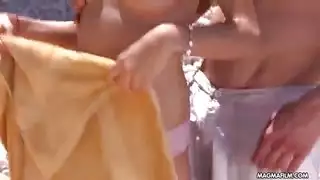 خيال الصفع الاستوائي: جنس قاسٍ على الرمال