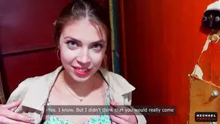 الممثلة الإباحية ذات العيون الزرقاء تمص وتمارس الجنس مع نجمها الجديد