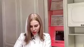 هي ترتب أعمق إباحية بصفعات الجلد