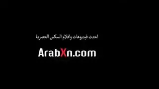 عاهرة سيليكون شقراء تتوسل للمزيد من القضيب في فتحاتها
