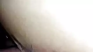 مشهد إباحي: شرج بقضيب منحني مع روماني عضلي