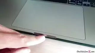 عاهرة تمص وتركب حتى تجد الرجل ذو القضيب الضخم