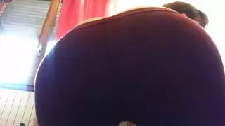 مهبل ومؤخرة الفتاة الإيطالية يتلقيان تدليكاً عميقاً من قضيب سميك