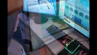 الشباب أحمر يحصل على الوجه شاعر المليون