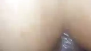عاهرة سمراء ممتلئة المنحنيات تلقى فعل شرجي صعب إكس إكس إكس