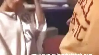 شاب يافع يتمتع بمص عميق وقذف على الوجه