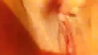 فتاة أثينية جميلة تأخذه بعمق في فيلم بورنو صريح