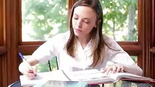 اخت تلعب بزب اخوها وهوة نايم