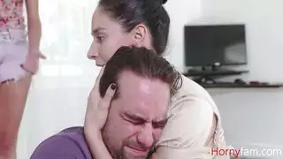 ثنائي الزوج المتحمس: زوجته وابنته تشاركان قضيبه