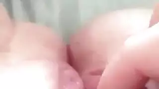 العراقية لطيفة تفتح ساقيها لتلقي السائل المنوي