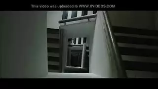 احتفال جنسي منتصف الليل: عاهرات اللاتكس يأخذن سائل مني متعدد