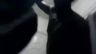 مص قضيب وجنس كلابي في غرفة استراحة بي بي سي
