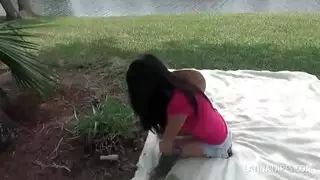 مثيرة ومتحمسة لجلسة مص قاسية