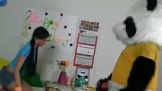 مداعبة الحلمة والعبة جنسية أثناء ليلة فيلم