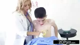 رغبات شاب برية تؤدي إلى جنس جماعي مكثف