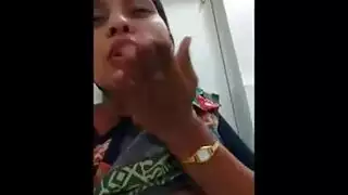نيك هي عم تلعب بلستيشن