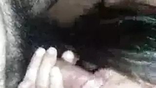 ماندينغو يجعل البنات تضرط أثناء النيك