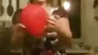 أم ناضجة محترفة تأخذ عدة أعضاء ذكورية في علاقة جنسية جماعية ساخنة