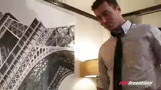 يتحدث العربية
