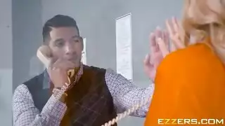 الابن ينيك امه ليواسيها