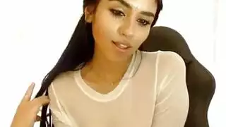 هاوية لاتينية يتم ضرب فرجها الضيق بقوة