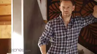 الشقراء تحصل على قضيب سميك في مهبلها المبلل في الخارج