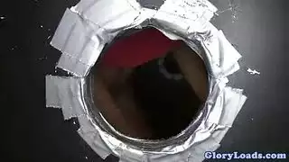 حنين المقربة من الديك الضخم