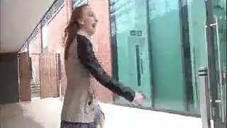 مراهقة مشاغبة بوشم جديد تتوسل لحمولة وجهية ساخنة