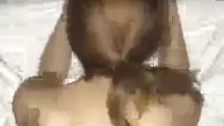 لاتينا النحيلة تبتلع الحمولة بعد التمرين