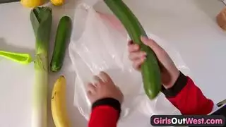 حوريات مراهقات لا تقاوم في خيال جنس جماعي عنيف