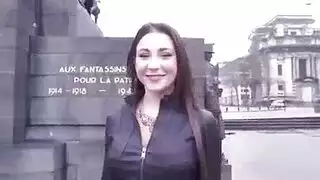 جولي سكاي تحب أن تضاجع والدها في غرفة المعيشة كل يوم