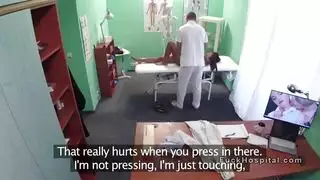 جلسة نيك في المستشفى: مريض ينك فرج طبيبته الضيق بقوة