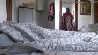 اثنين من السياح ينيكون خادمة افريقية