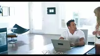 المغنية العربية الساخنة عزيزة في أداء إباحي صريح