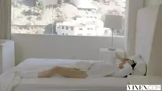 مشاهد نيك متطرفة: عاهرة بهلوانية تتحمل كل الأوضاع