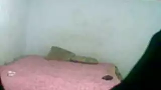 لقطات خام مسربة: رجل مصري ينيك عاهرة تئن