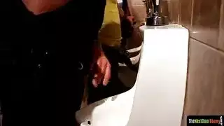 وسيم وسيم يمص ويلعب في مشهد صريح إكس إكس إكس