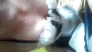 فتاة شقراء متعرجة تستمتع بتحميص مكثف وتقبيل في مشهد إكس إكس إكس جماعي