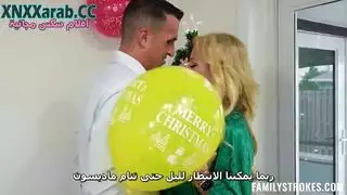 الأم وابنتها يقبضون على سانتاكلوز سكس عائلي مترجم