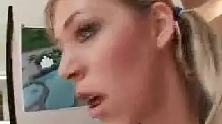 ميلف شقراء مثارة: وحيدة ومستعدة لعمل إكس إكس إكس