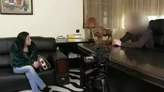 علاقة جنسية جماعية جامحة مع مجموعة صديقات الأخت